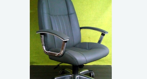 Перетяжка офисного кресла кожей. Еманжелинск